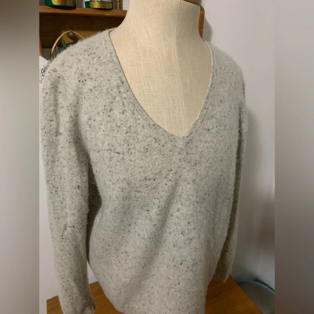 Charter Club Luxury 100% Cashmere V-Neck Sweater in Oatmeal Speckled Knit L